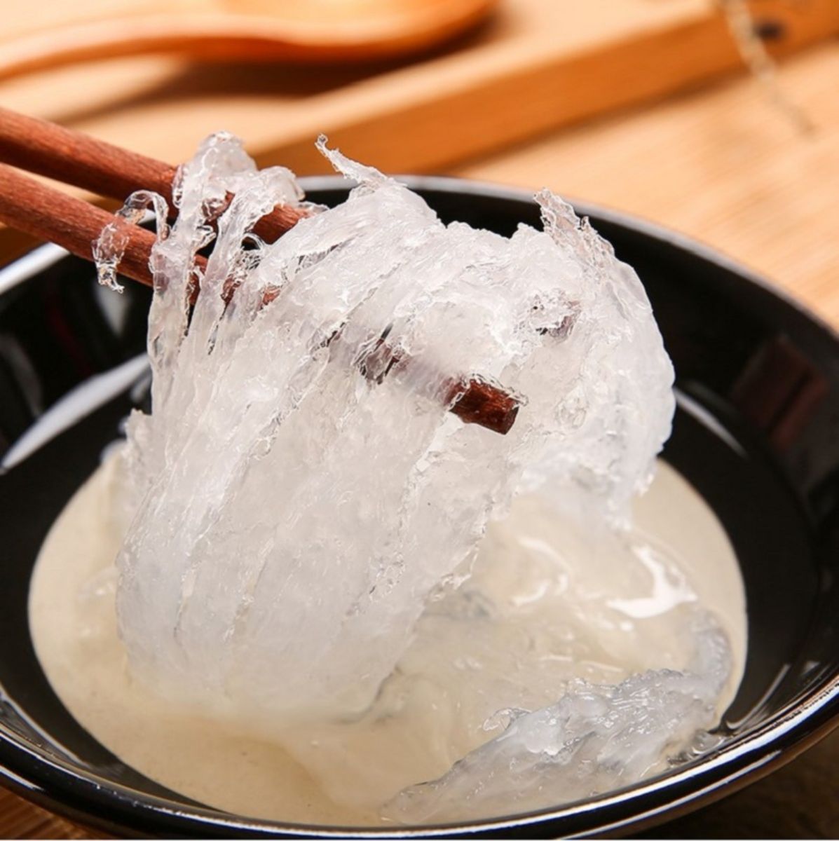 Hạn sử dụng đối với yến tươi là 1 tuần trong ngăn mát và tối đa 3 tháng nếu để trong ngăn đông tủ lạnh